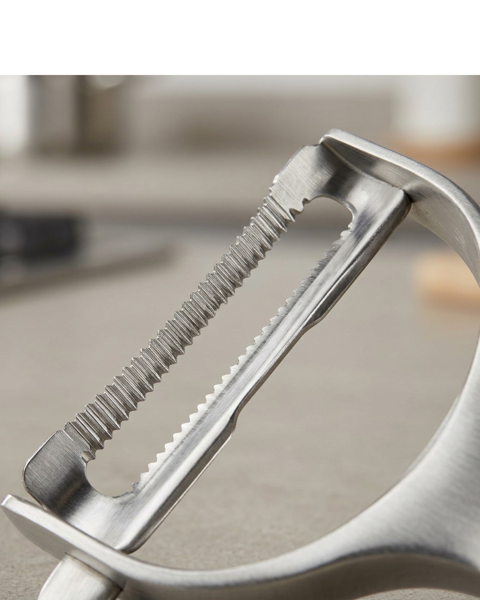 Stainless Steel Julienne Peeler with Serrated Cutting Teeth